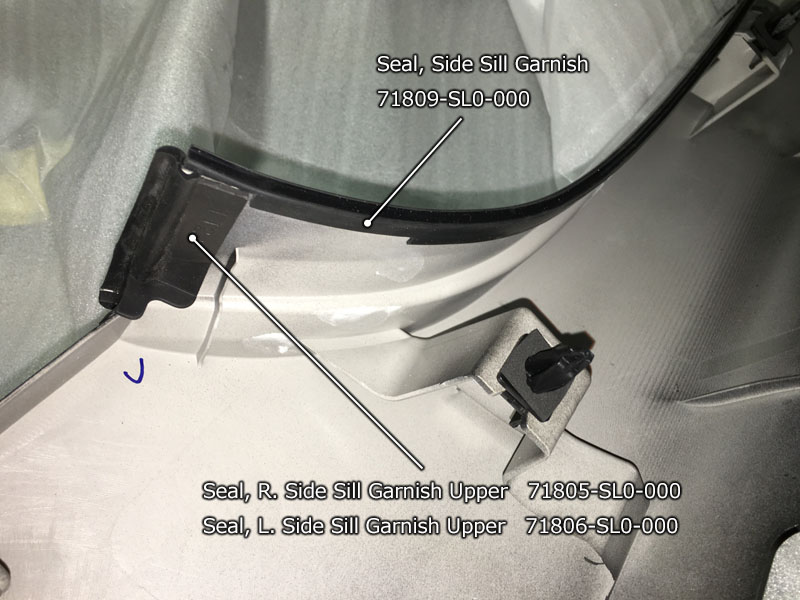 Side garnish stickers for the late model NSX are attached.