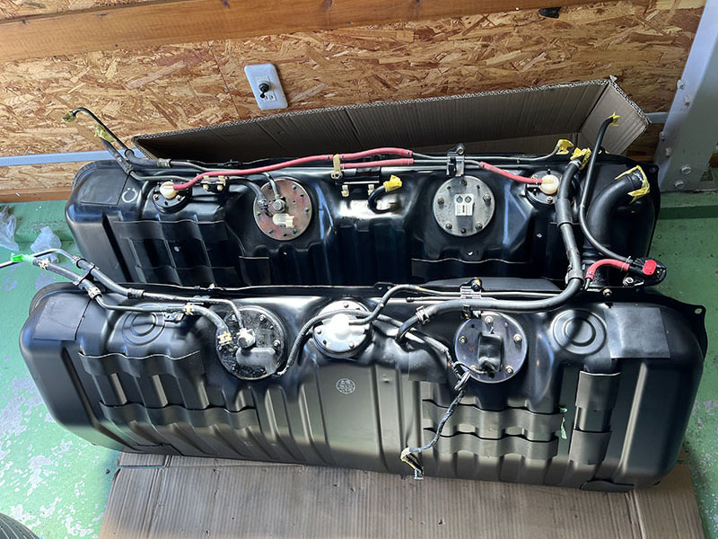 NSX 後期型用タンクにホース類などを移植