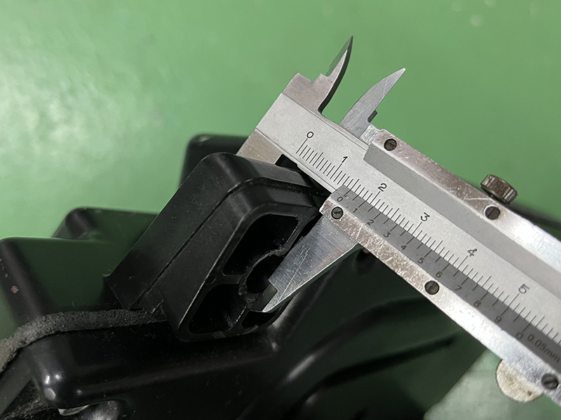 NSX 純正ウーファー（フットバススピーカー）のブラケット厚みは15mm<